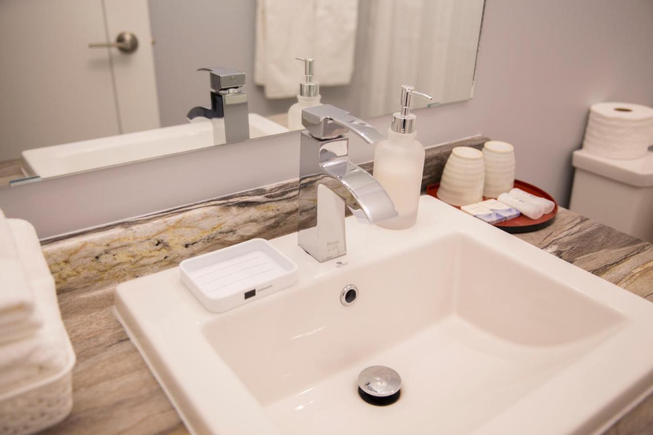 Downtown Whitehorse Deluxe 2 Bedroom Condo Esterno foto