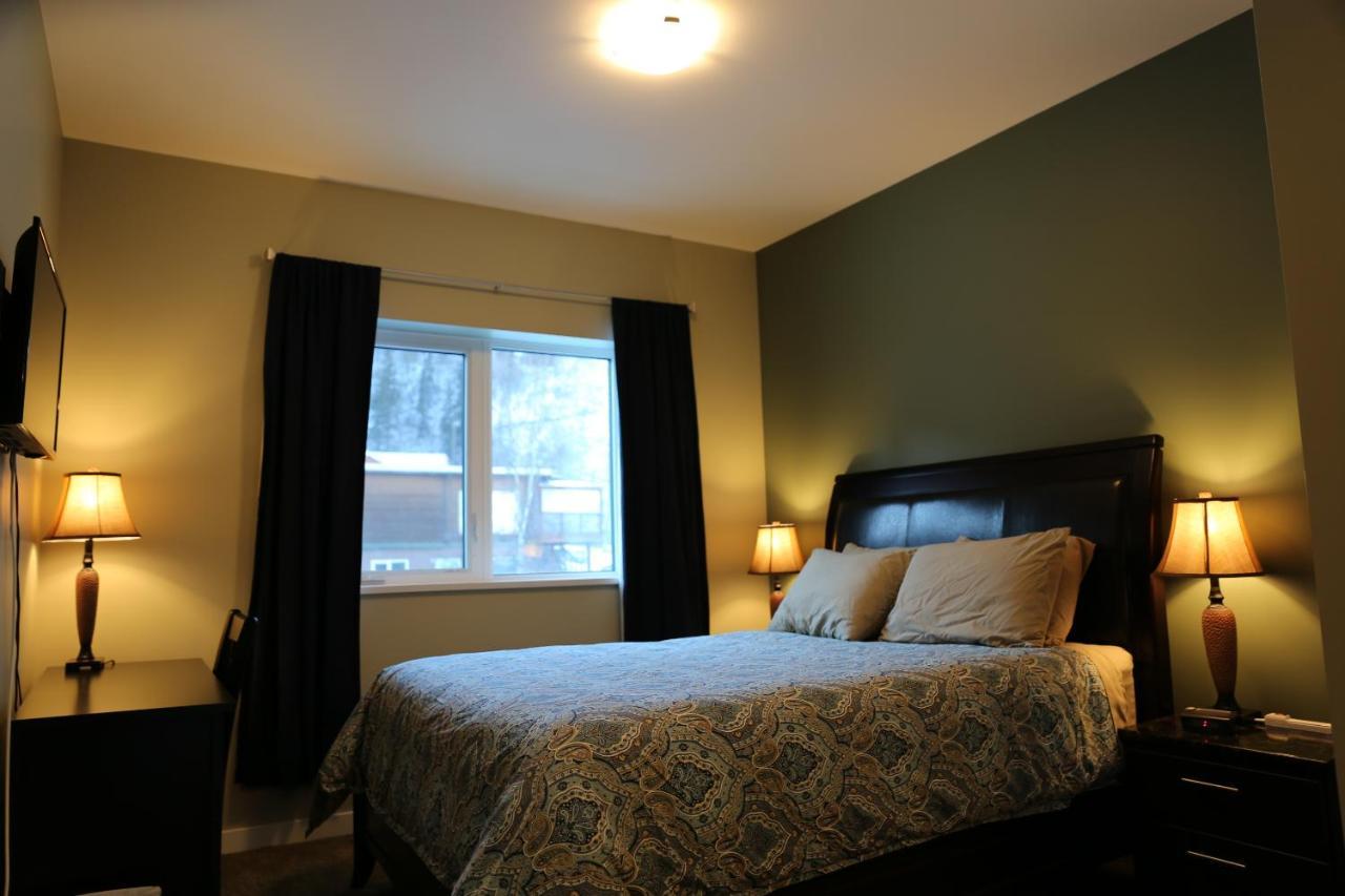 Downtown Whitehorse Deluxe 2 Bedroom Condo Esterno foto