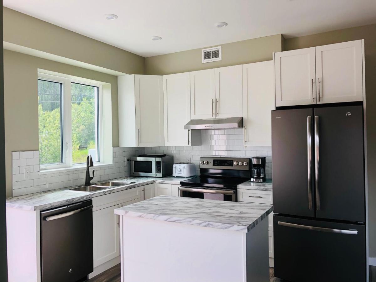 Downtown Whitehorse Deluxe 2 Bedroom Condo Esterno foto